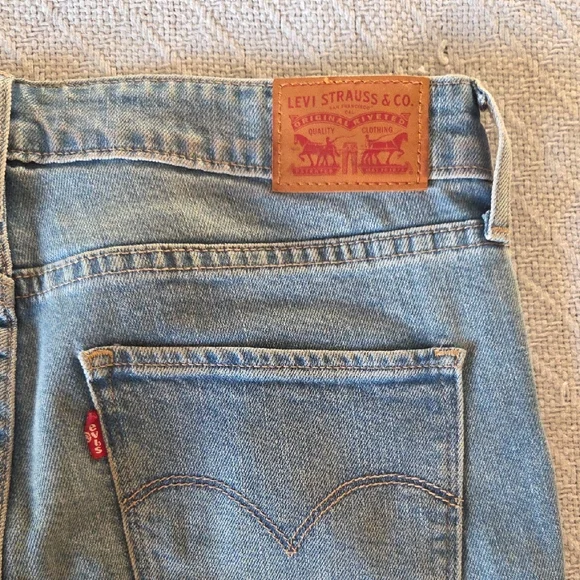 RARE Levi’s Embroidered Floral Poppy Jeans - Straight Leg - Size 29 - BoHo Luxur - Picture 3 of 12